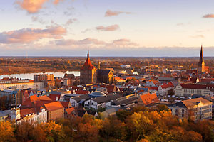 Hanse- und Universitätsstadt Rostock, Blick über die Innenstadt zum Stadthafen Hanse- und Universitätsstadt Rostock, Blick über die Innenstadt zum Stadthafen